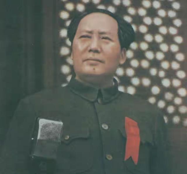 中美关系走到今天，回头看毛主席当年说的两句话，太精准了！在过去的一年时间里，中美