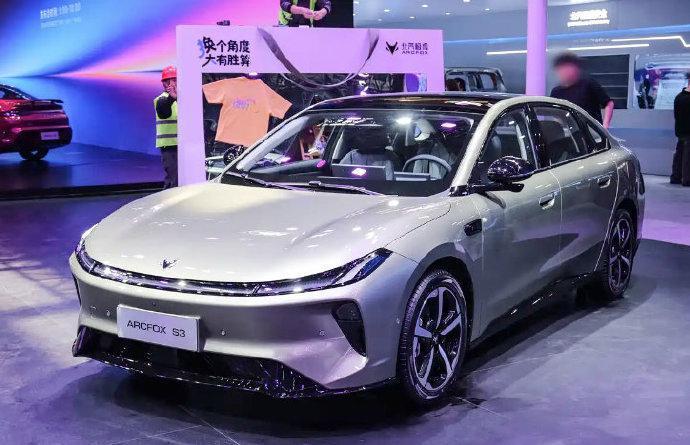 刚参加完几个北京车展的发布会，我的第一反应是：卷得没边了！
就好比一大早开启预售