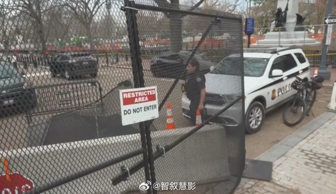 🇺🇸美国华盛顿有人驾车撞毁白宫附近大闸，司机被扣查。海外新鲜事热点现场