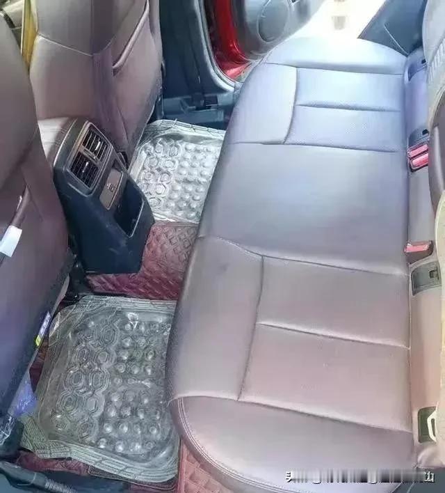 太烧脑！男女网恋奔现，车内拥吻，女子还2次自愿为其进行口部亲密行为，不料，当男的