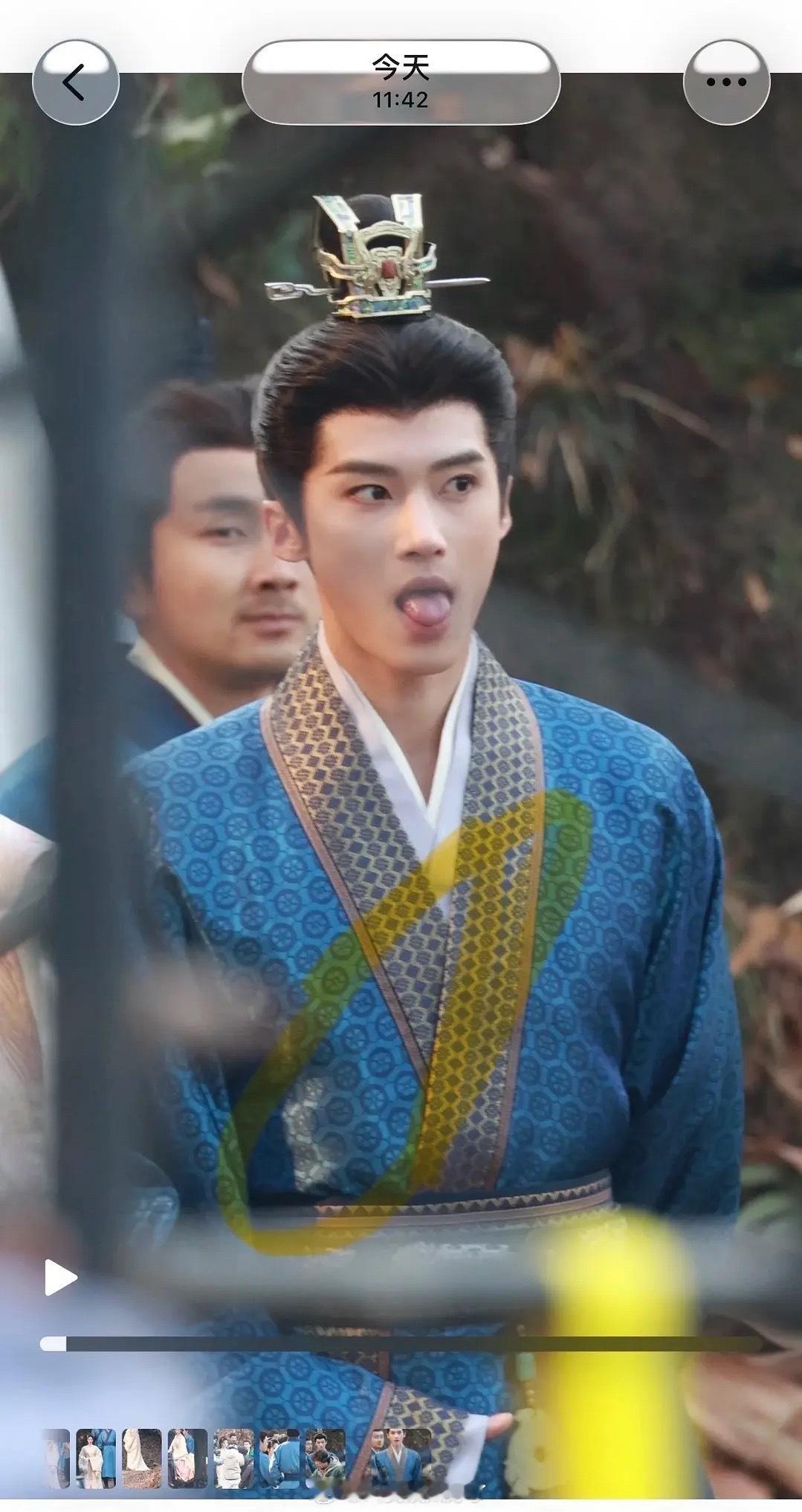 为什么闫桉的路透这么多吐舌头的？？