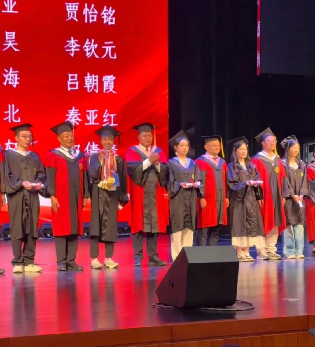 焦安静的专属私兔北辰，大学毕业正式归队！
 
从2024银川马拉松意外结缘，赛场