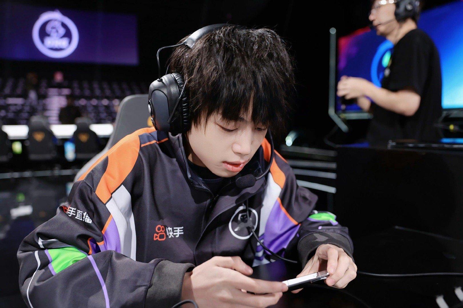 无言ZHY  1.16贴贴 看到会回 