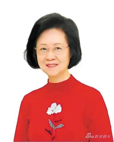亲妈尚在，平鑫涛三个子女，怎么可能给“小三”继母琼瑶送葬？如果真去了，恐怕才是真