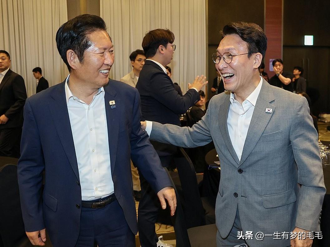 6 月 28 日，韩国共同民主党内部爆发激烈路线之争，一众大佬围绕政党发展方向产