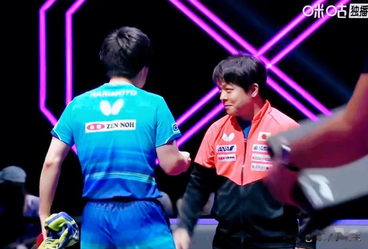 张本智和3:0横扫麦天恩，
三局只让对手得了6分，
三个11：2，
打得小将没有
