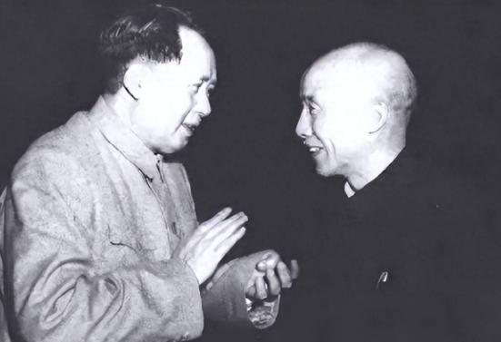 1951年，有人写信想来北京找工作，一贯拒绝走后门的毛主席，破例只批两个字。
 
