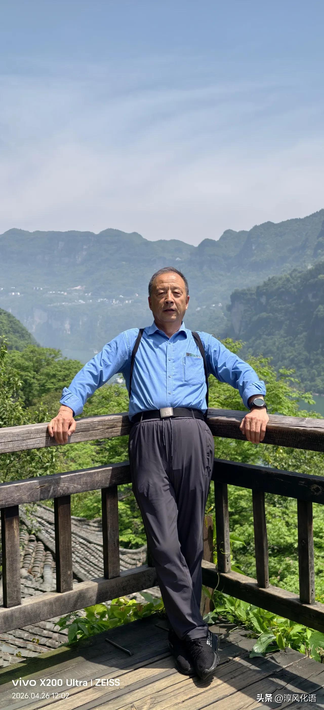 你有去过澡堂搓澡的经历吗肯定有，让人终身难忘！在公共澡堂，可以见到大小粗细黑白不