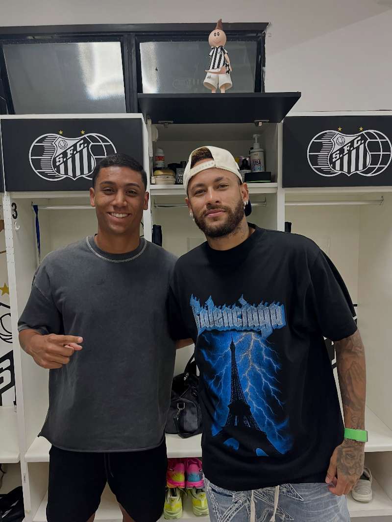 neymar 内马尔小迷弟发文小将进入桑托斯一线队发文：唯有感恩上苍馈赠于我生命