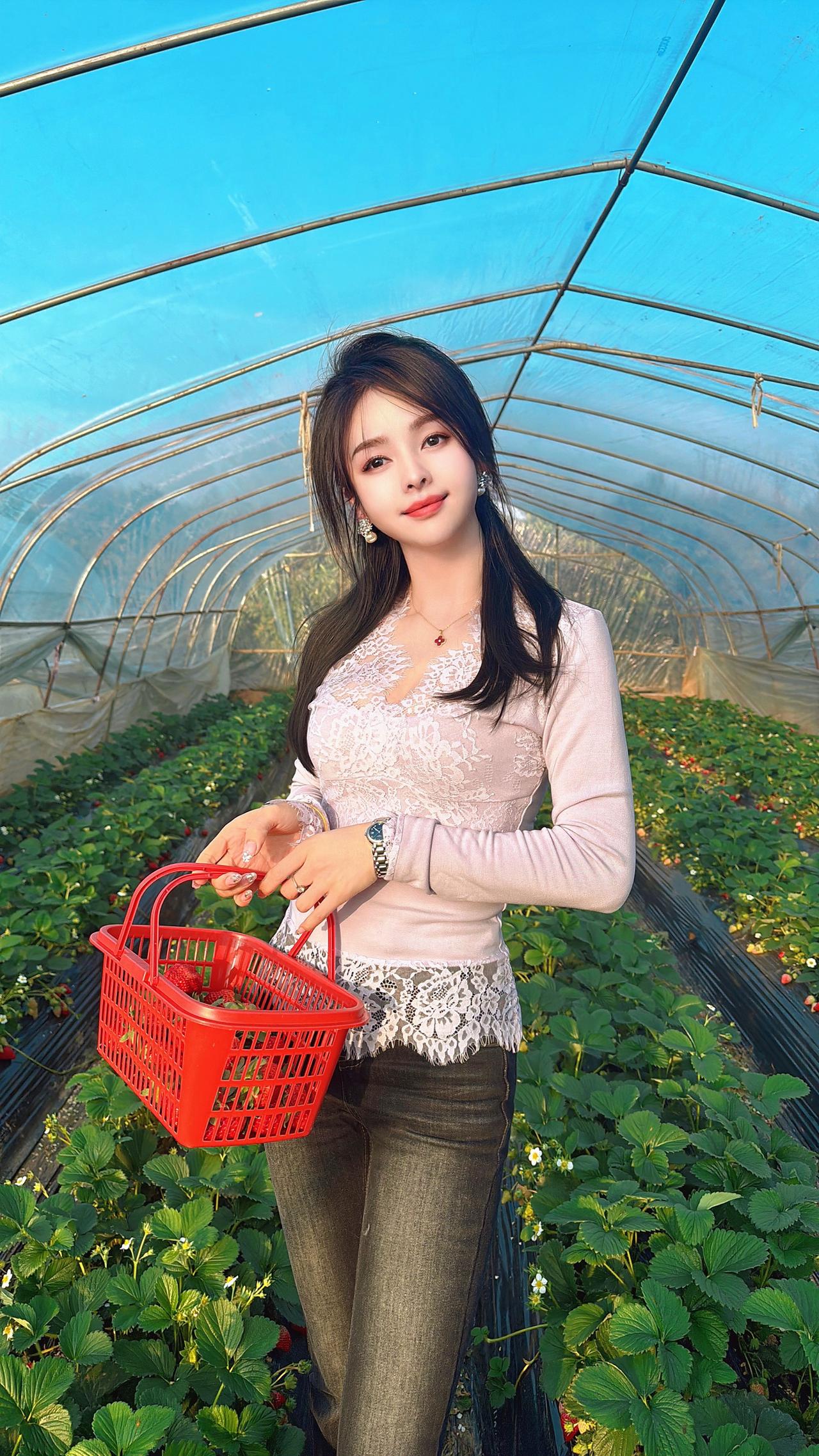 昨天越来越多，明天越来越少，这就是人生，你总觉得一年比一年快，是因为对你来说，时