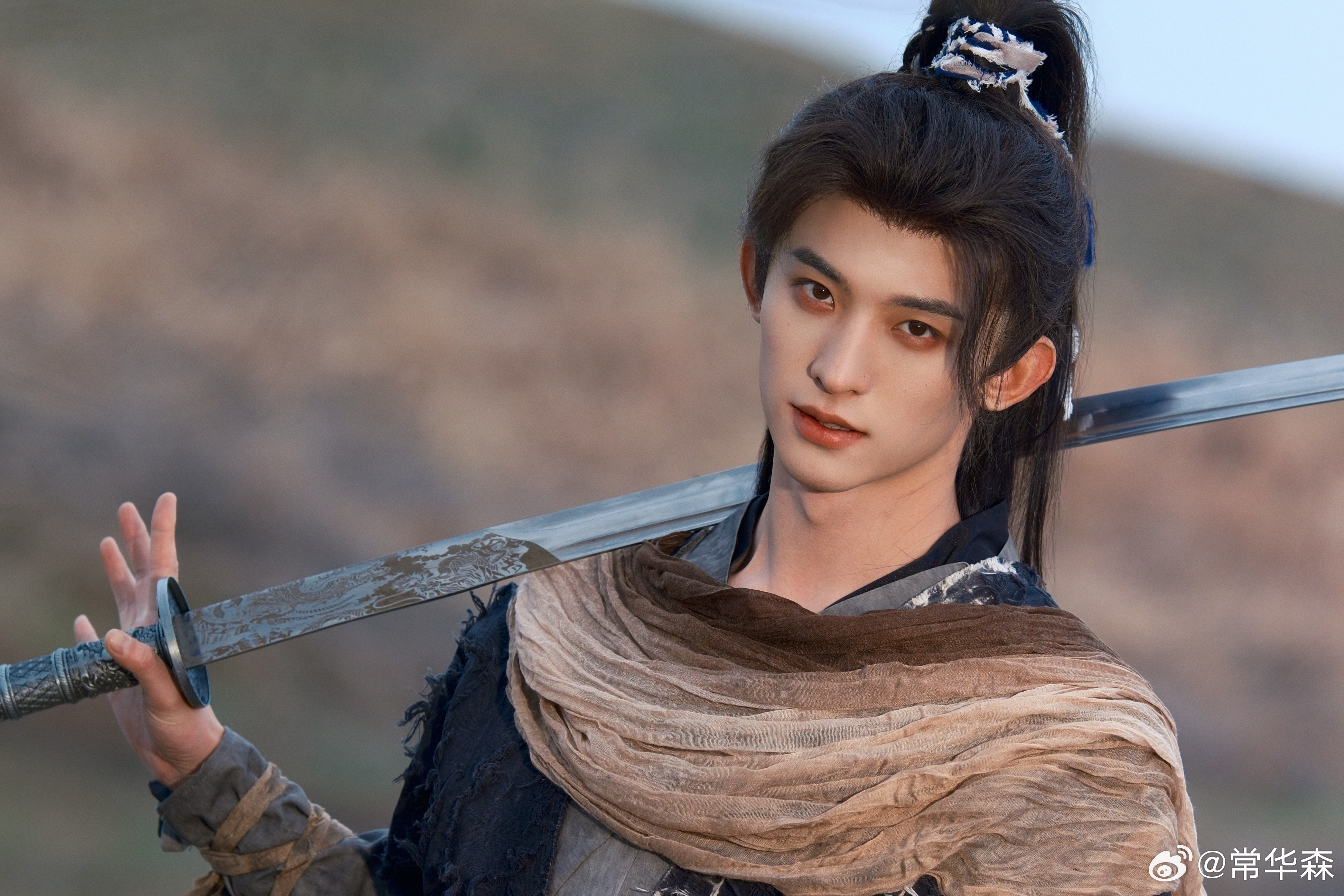 常华森天选韦训常华森真的是天选韦训吧高马尾，匕首一握，从长相到气质全是量身定做，
