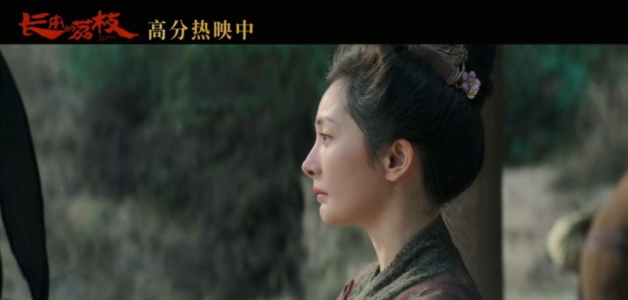 才发现郑玉婷的头上还别了个梳子[拜托]侧脸镜头也看出了眼神里的担忧 ​​​