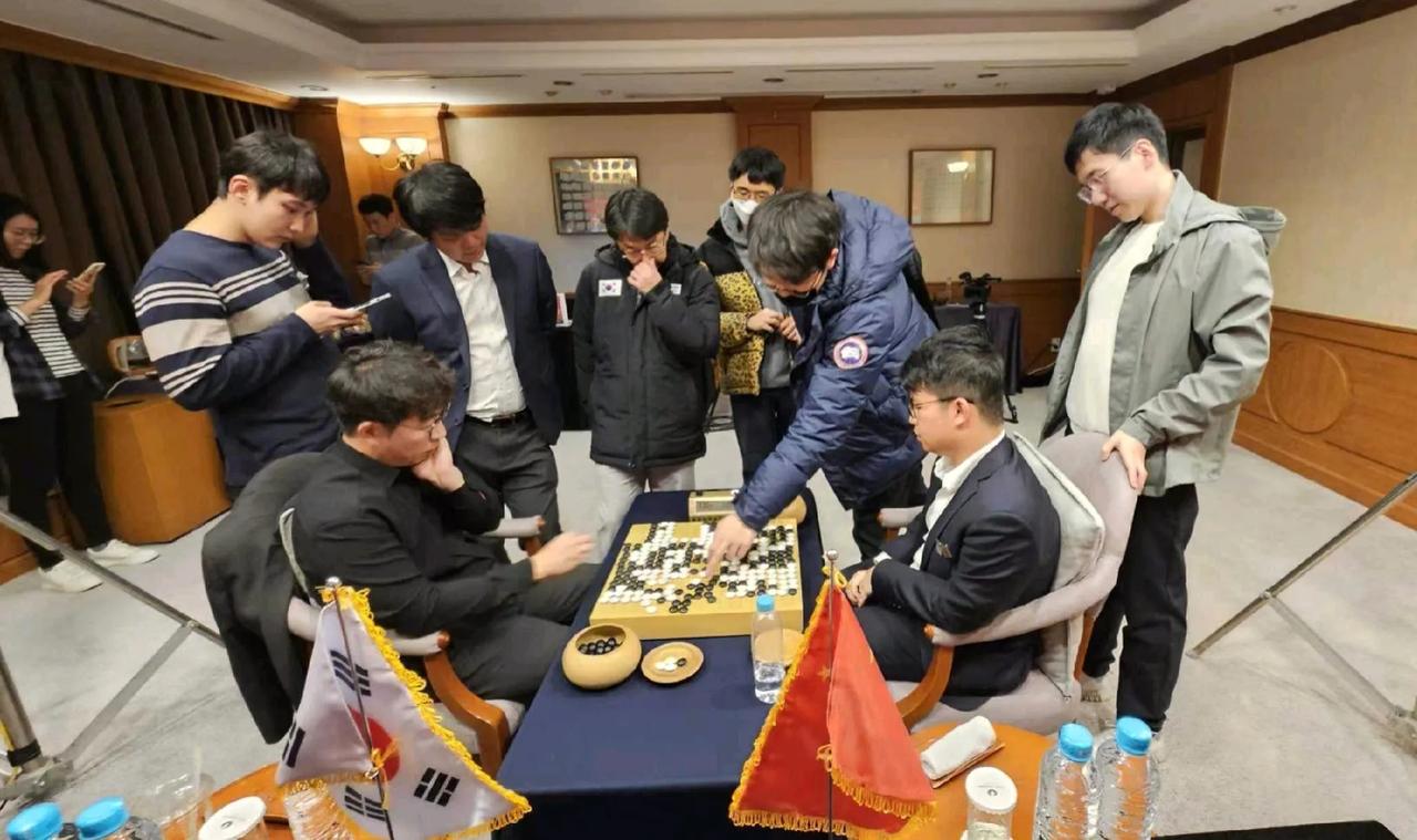 国际赛事有喜有忧




第25届农心辛拉面杯世界围棋团体擂台赛第二阶段的5盘角