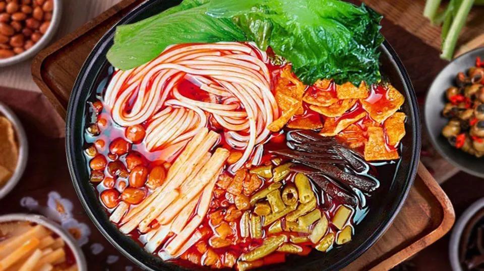 深圳一螺狮粉店每月房租16万，一天收入还不够房租，房东直犯愁：你的店开不下去，我