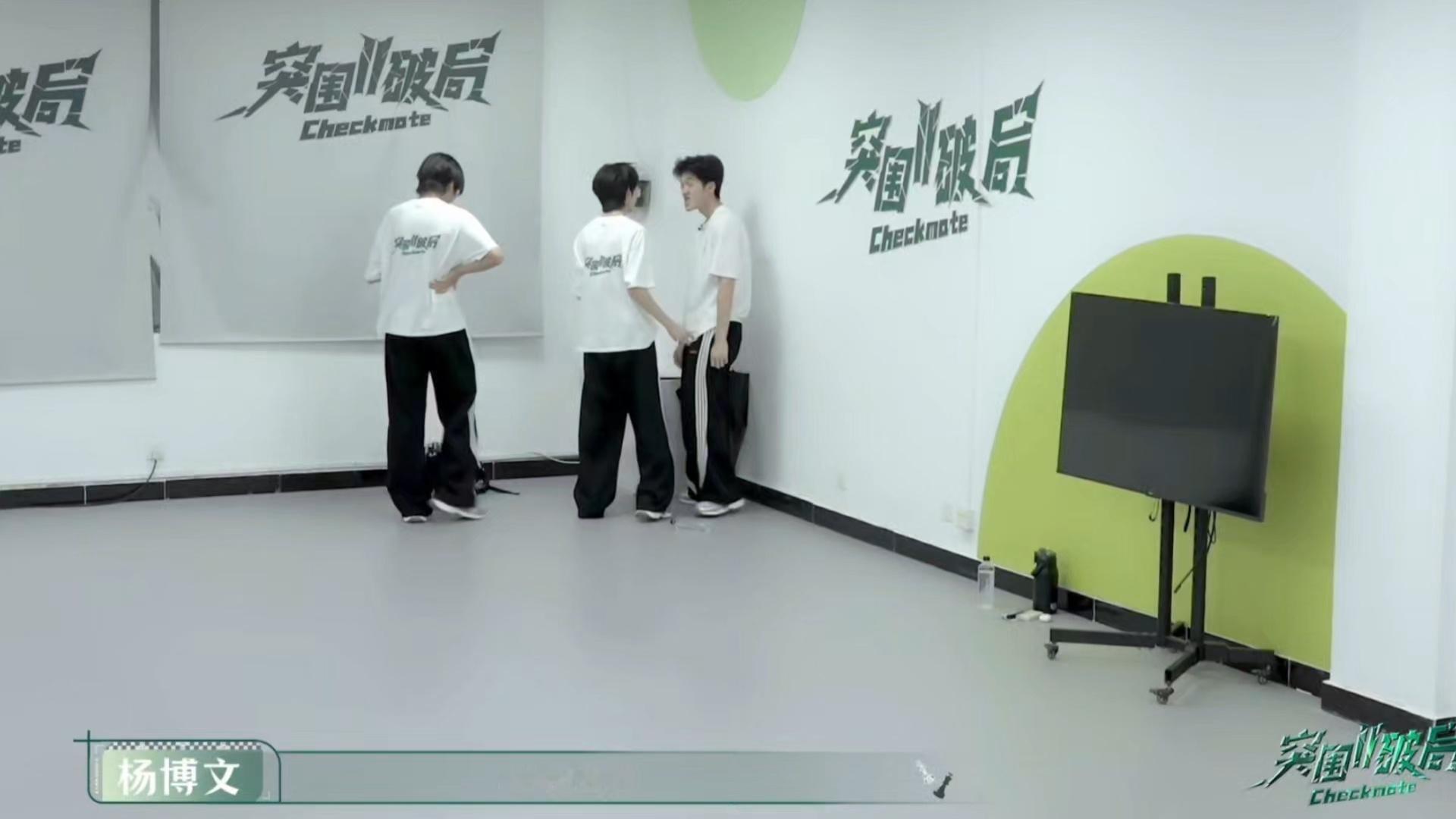 我真的不想再再xcpt看见有任何一个人说杨博文是严母了，这完全是鼓励型包容型妈妈