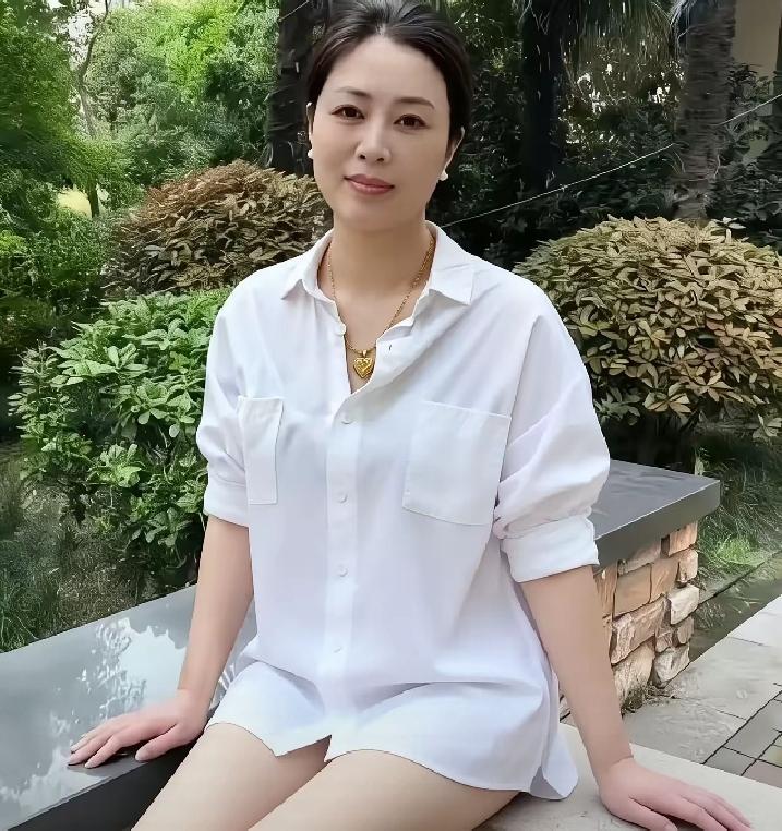 因爱生恨，爱到极致便是恨！
男女之间还是保持一定距离的好！步入爱河的两人若过分亲