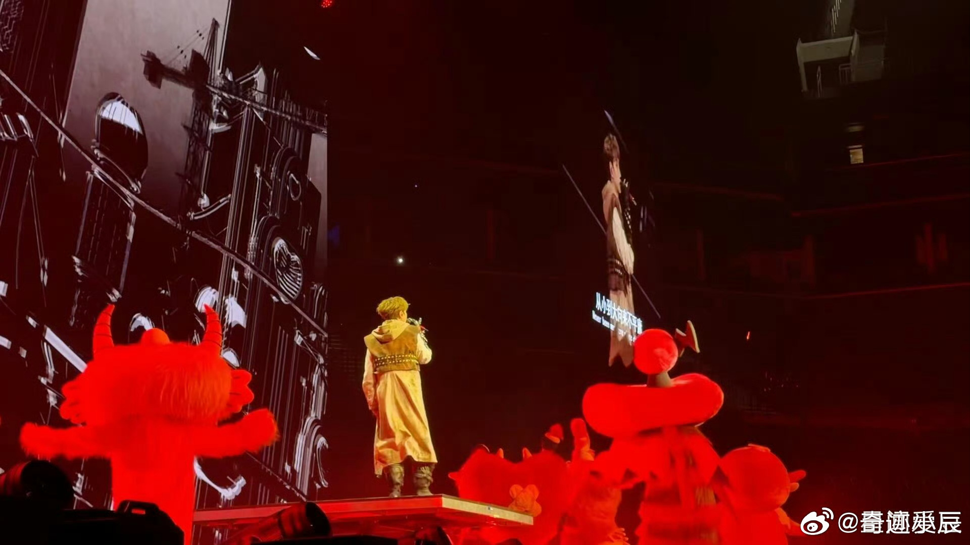 汪苏泷汪苏泷世巡纽约场上座率 纽约两连开上座率封神，全场坐满歌迷，粉色灯海燃爆全