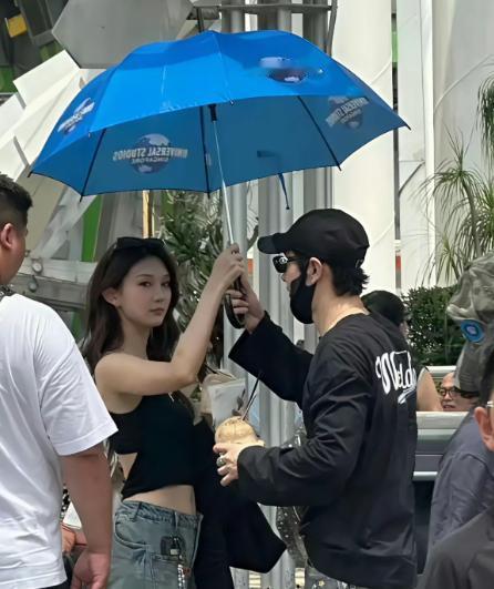 黄晓明，再次登上热搜。
 
8月2日，48岁的黄晓明引发热议，这次不是因为给他生