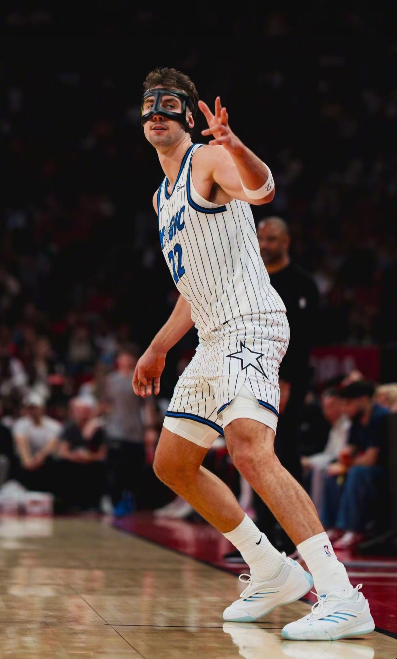 adidas Dame 9小瓦格纳最近已经改穿了Dame 9，据悉大小瓦格纳兄弟