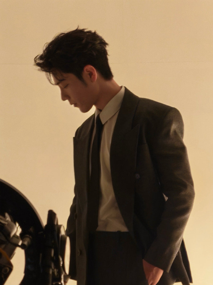 肖战接戏集邮 肖战接戏规律集邮 肖战接戏规律集邮，每个题材都演一遍，咱就说没想到