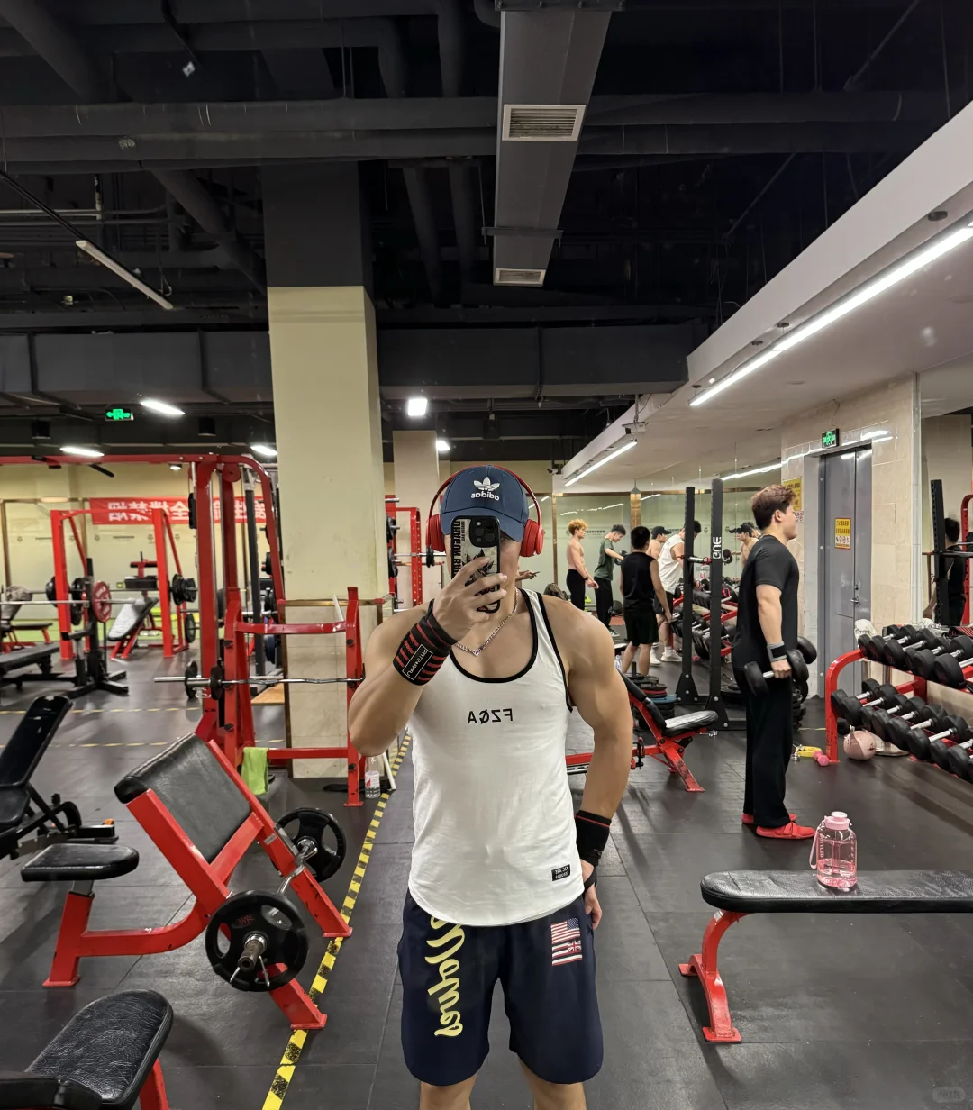 天冷了 穿背心的日子要越来越少了