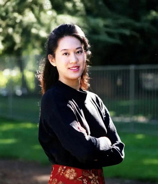 2004年，戳穿南京大屠杀真相的张纯如，在车内身亡！当时大家都认为她是自杀，谁知