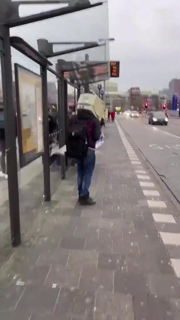 computers，take over the world，eat，eat，ea