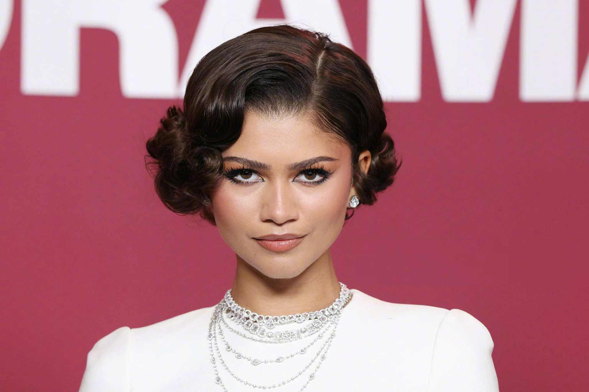 Zendaya “赞姐” 新片《爱情抓马》巴黎首映礼，一袭Louis Vuitt