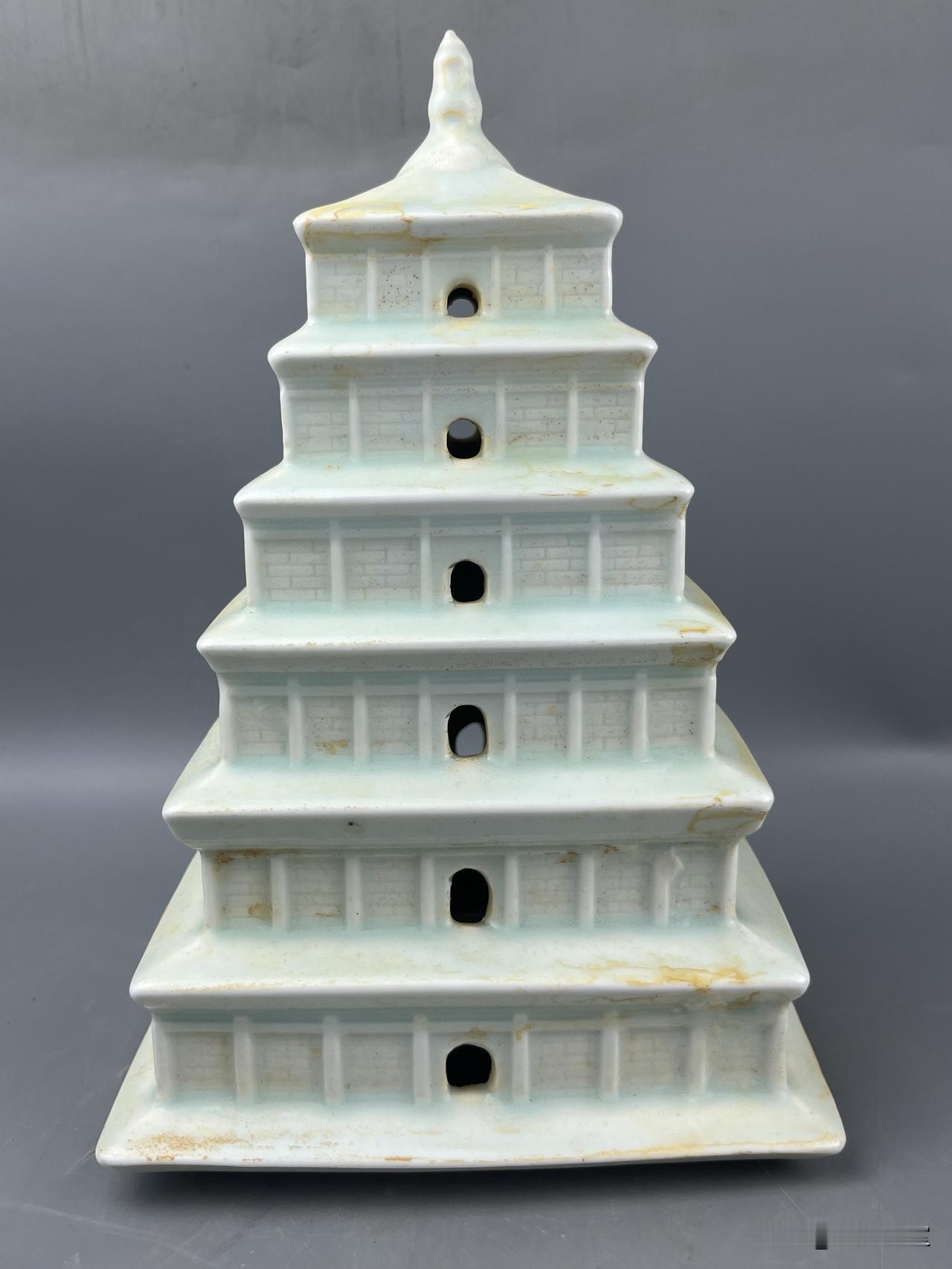 影青釉舍利宝塔，宋瓷里的佛家重器
 这件宋代湖田窑影青釉瓷塔，是难得一见的佛门珍