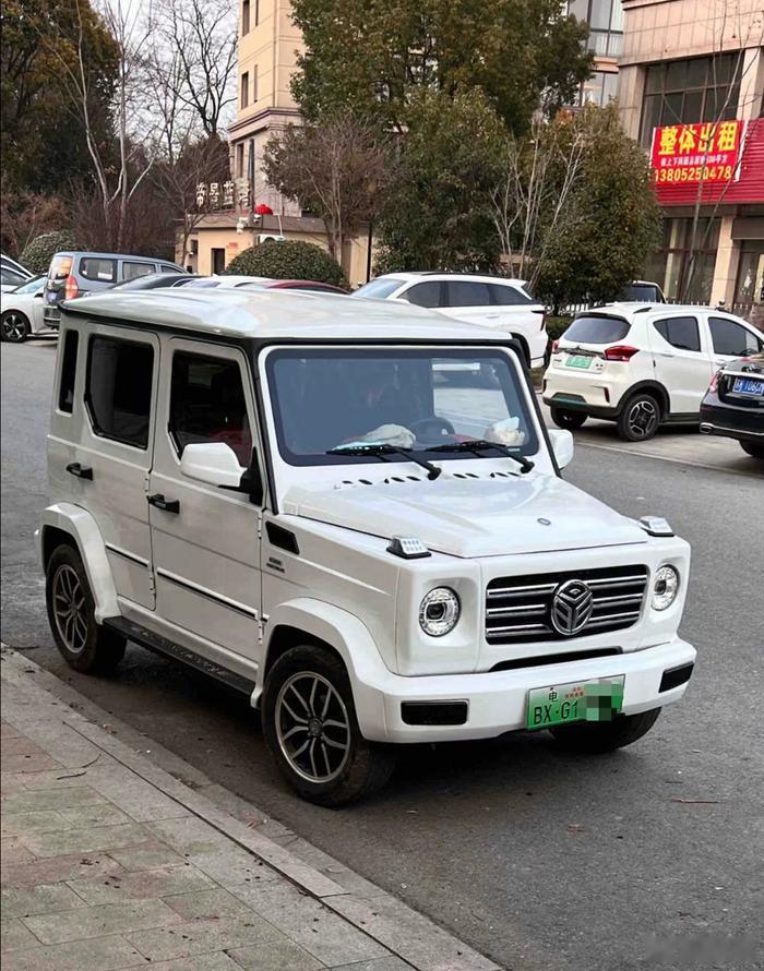 奔驰高管称纯电G级完全砸锅外媒报道奔驰电动大G销量扑街，型号为G580的纯电车从