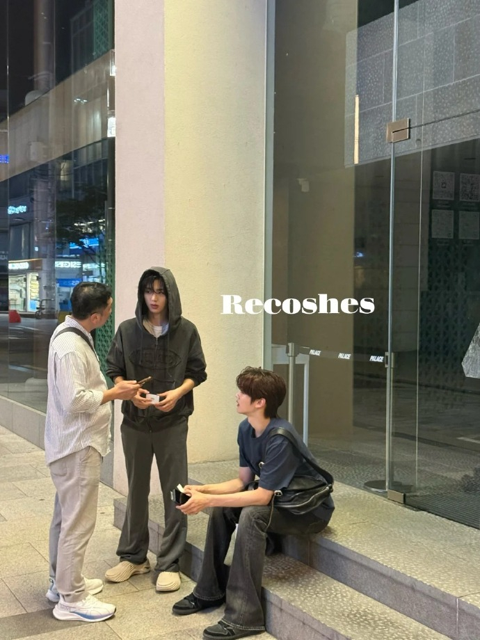 韩维辰金奎彬被星探搭讪了 韩维辰金奎彬被星探搭讪了，哈哈哈哈哈哈哈这星探咋还能搭