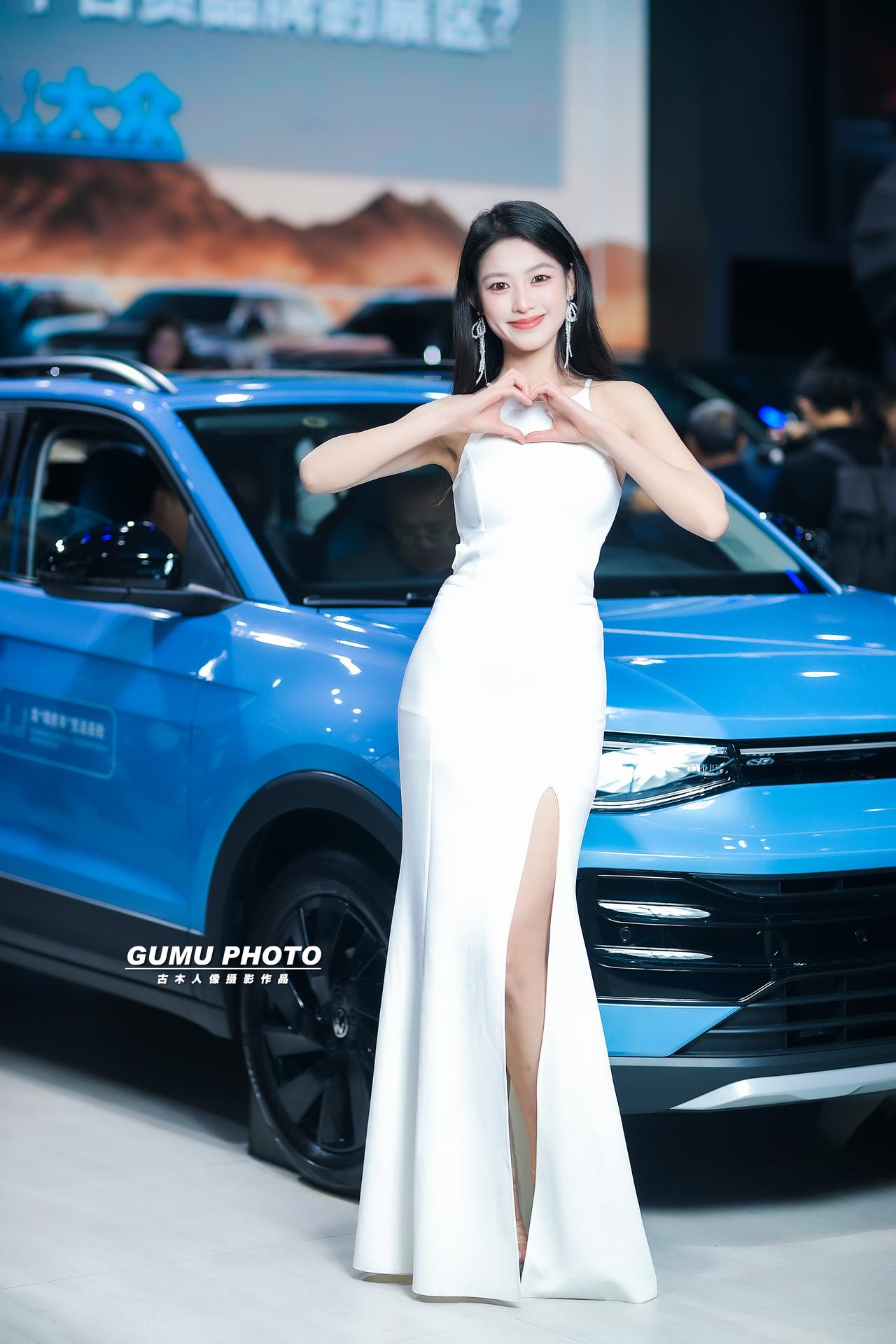 2025贵阳汽车文化节上汽大众展台模特