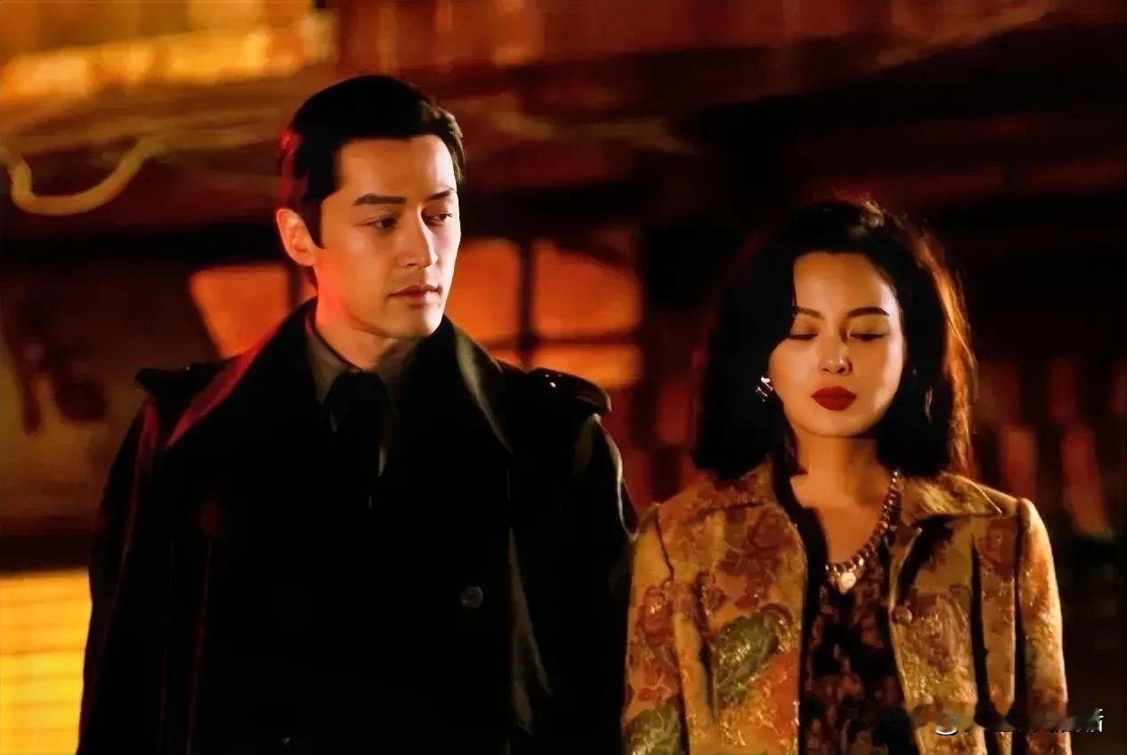 有一种爱情叫“宝总李李。”
没有牵过手没有接过吻！
              
