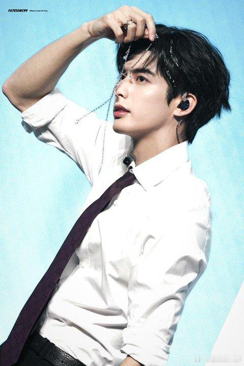 爱人的答卷宋威龙答100分宋威龙在爱人与待人这方面真的交出了满分答卷，见面会精心