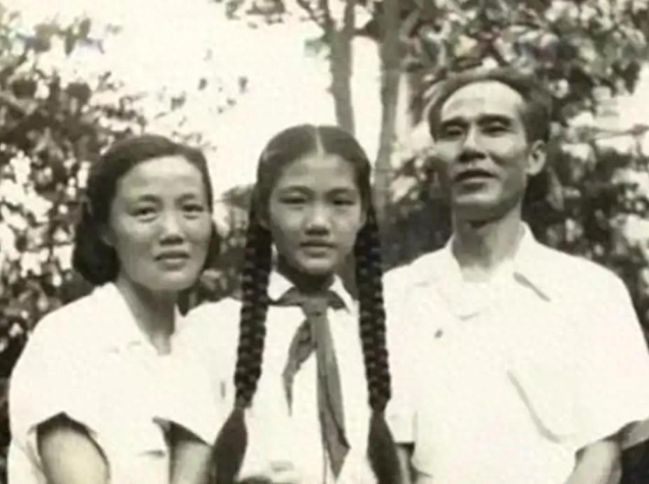 1954年贺子珍身体刚恢复，上海市委却联系让她离开上海，这背后有何原因？
195