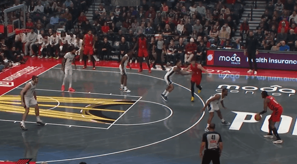 阿夫迪亚观察：生涯第6年更进一步，对阵马刺37分8助6板阿夫迪亚在本赛季延续住了