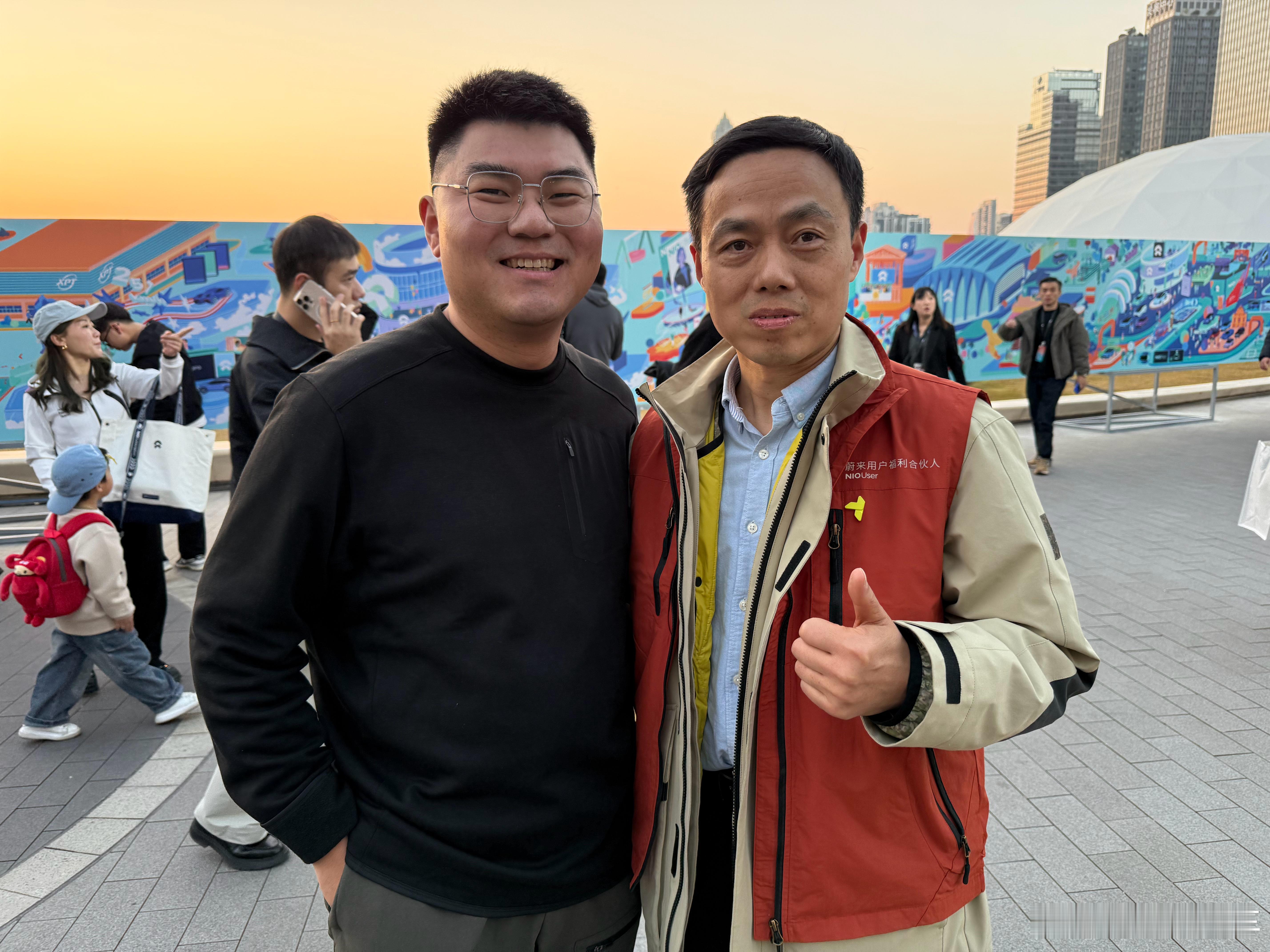 只抓到了 沈博和哈瑞。 