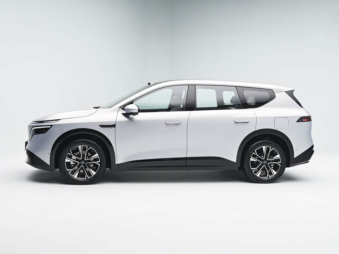 4月8日上市，东风日产NX8预售，未公布具体预售价，999元意向金抵扣3000元