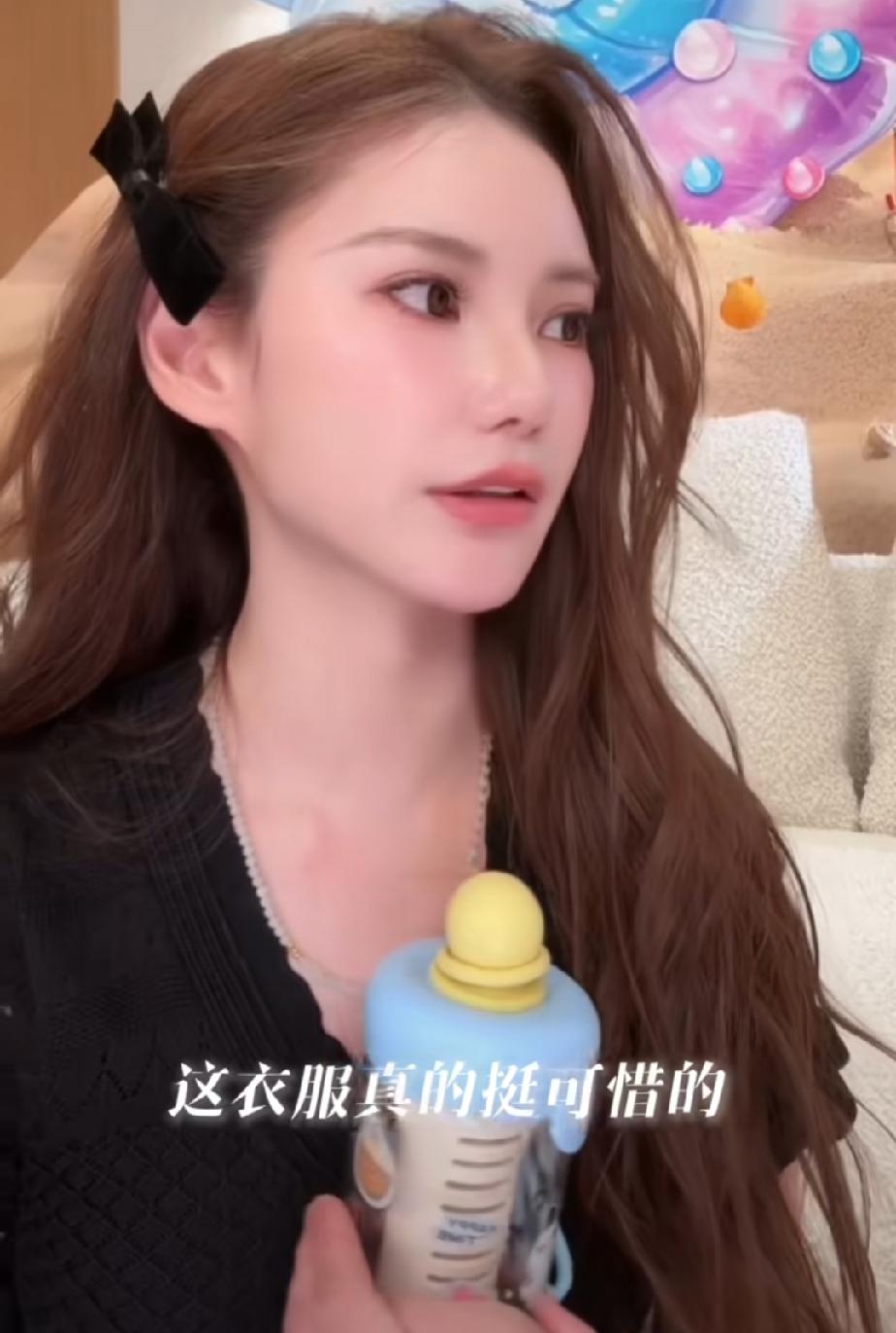 马筱梅直播说想把儿子小汪宝的衣服送给大家，因为小汪宝长太快了，一些衣服小了穿不了