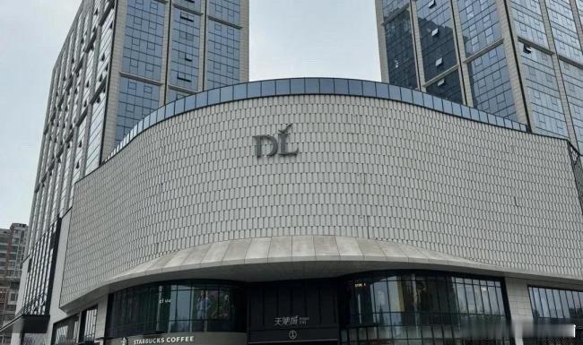 #胖东来回应拒绝司马南直播#因胖东来属于卖场，人流量大，出于对顾客隐私及人身安全