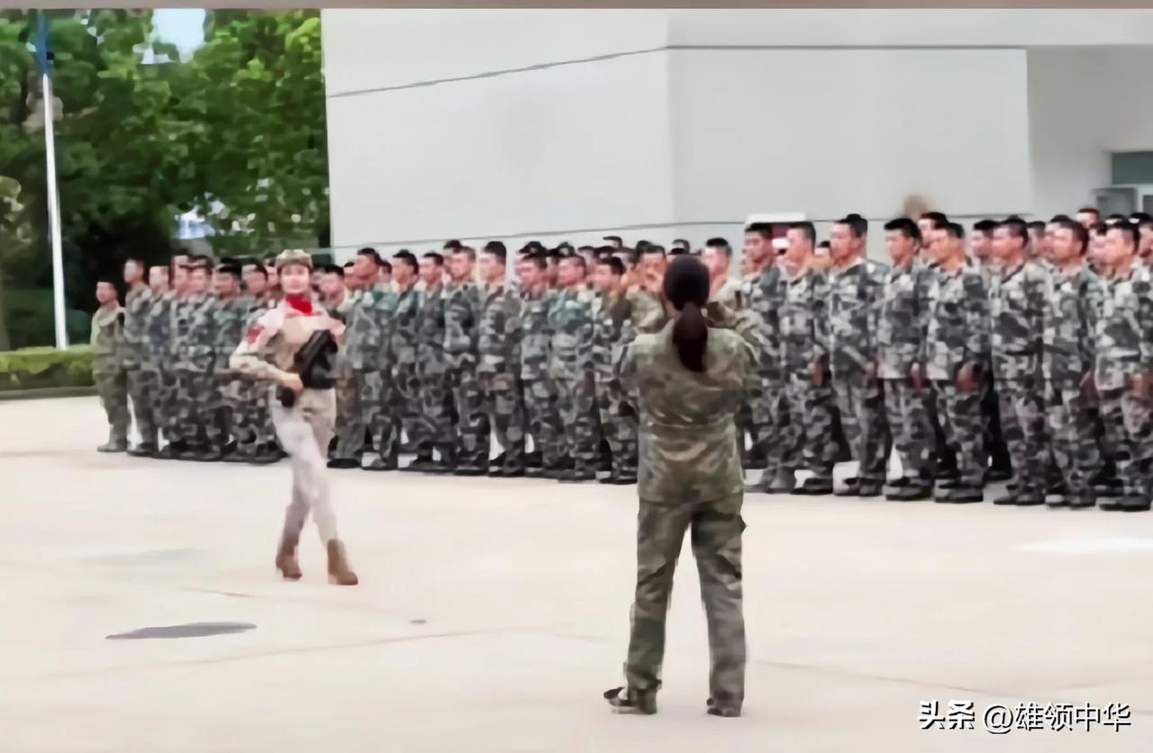 “以点带面”阅兵中女民兵是从全国抗日根据地抽调而来并非职业军人，在短短半年时间训