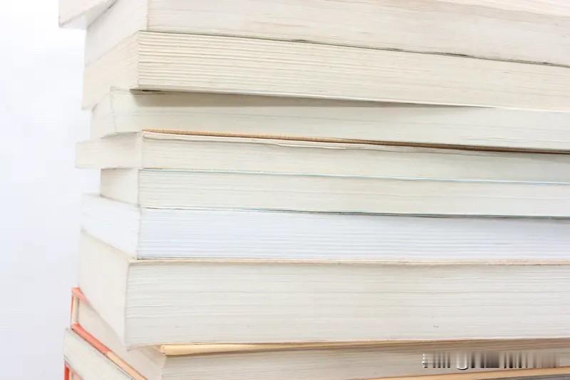 为了给AI提供训练数据，书籍现在可能有了一种新的“结局”：

买下来，扫描，然后