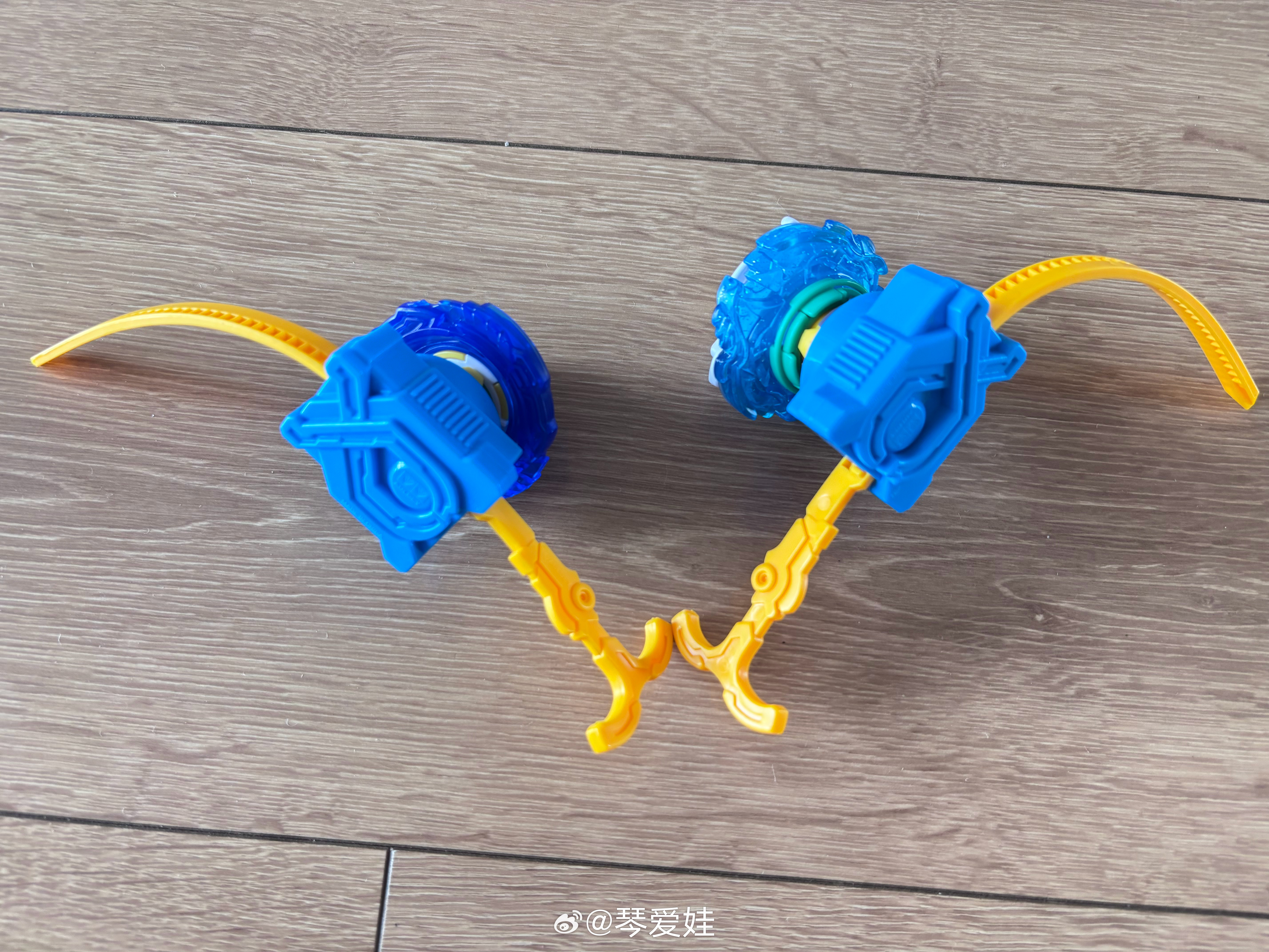 同样的玩具宝宝昨天买了一个回来，今天又买了一个回来，他说要把一个系列的都买回来育