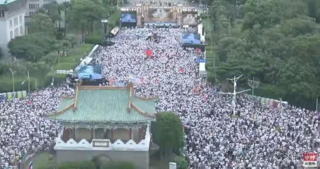 超20万人的凯道集结抗议反“毒油”，“我是人，反毒油”这是呼声，还我安全餐食这是