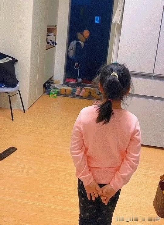 破防！威海姐妹离婚后半年未见，四目相对瞬间相拥而泣，这一幕戳痛多少人
 
心酸！