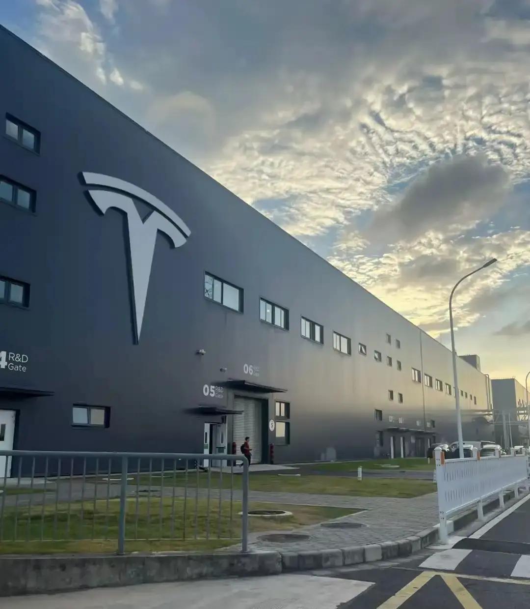 被认真对待
有个女孩，给一家知名车企投简历，一投就是三年。三年里没少被系统自动回