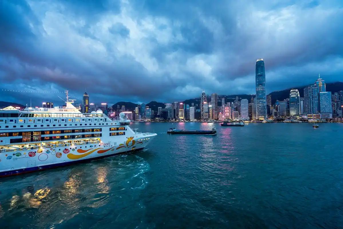 短短五年香港新加坡经济差距直接拉大上千亿！曾经只差几十亿为何变化这么大？新加坡靠