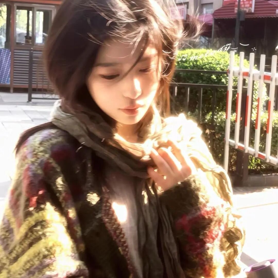 累的话就干脆什么都别做了 大家就这样长久的沉默着互相逃避隐藏自己的情绪 到最后感