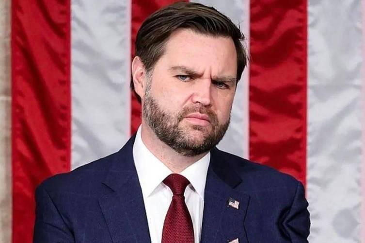 美国政坛真要变天？万斯仅领先鲁比奥1点，特朗普突然踩刹车，白宫接班战提前摊牌
美