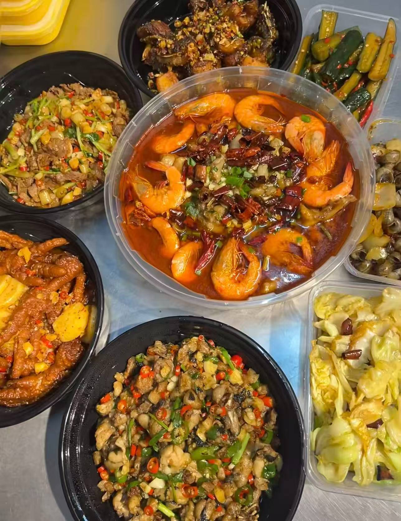 唐九洲说也是喝上了AI点的奶茶 咱们泡泡就是这么整齐划一！JoJo喊大家喝奶茶，